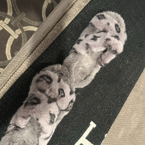 Brand New LV (dup)Furry Slippers - Picture 3 of 3